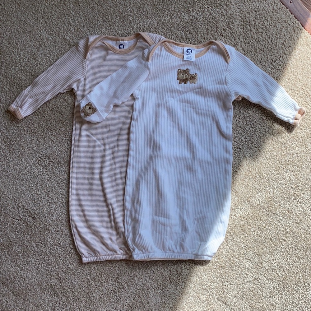 NWOT 0-6m Two Gerber Gowns- Bears